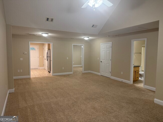 Foto del edificio - 112 Lakeview Commons Dr