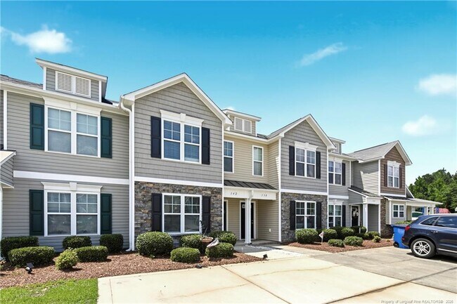 Foto del edificio - 142 Collinwood Dr