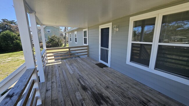 Foto del edificio - 116 Schoolhouse Rd