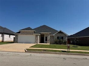 Building Photo - 135 Carriage Hills Pkwy