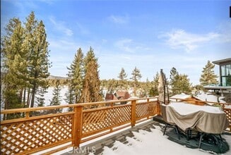 Building Photo - 805 Cove Dr