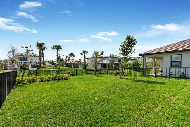 Foto del edificio - 4470 Waterside Dr