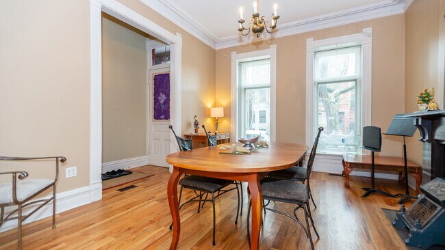 Foto del edificio - 1251 N Hoyne Ave
