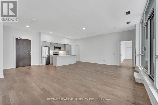 Building Photo - 7711-7711 Green Vista Gate