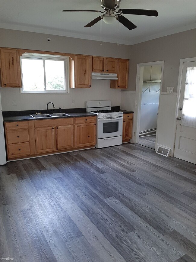 Foto del edificio - 3 br, 1 bath House - 820 3rd Street