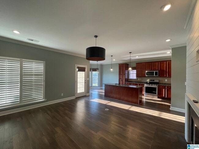 Building Photo - 295 Creekside Ln