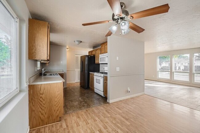 Foto del edificio - 8610 South 910 East, Sandy, UT, 84094