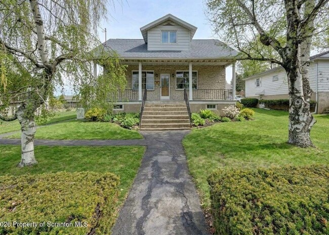 Building Photo - 1409 E Elm St