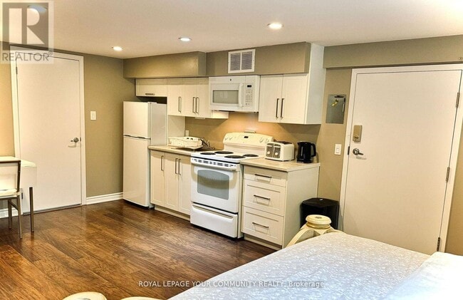 Building Photo - 253 Alsace Rd