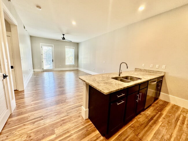 Foto del edificio - Two Bedroom Condo in the Heart of the Bluffton Promenade!