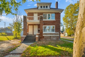 Building Photo - 3823 Clairmount Ave