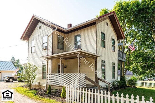 Building Photo - 460 S Elm St