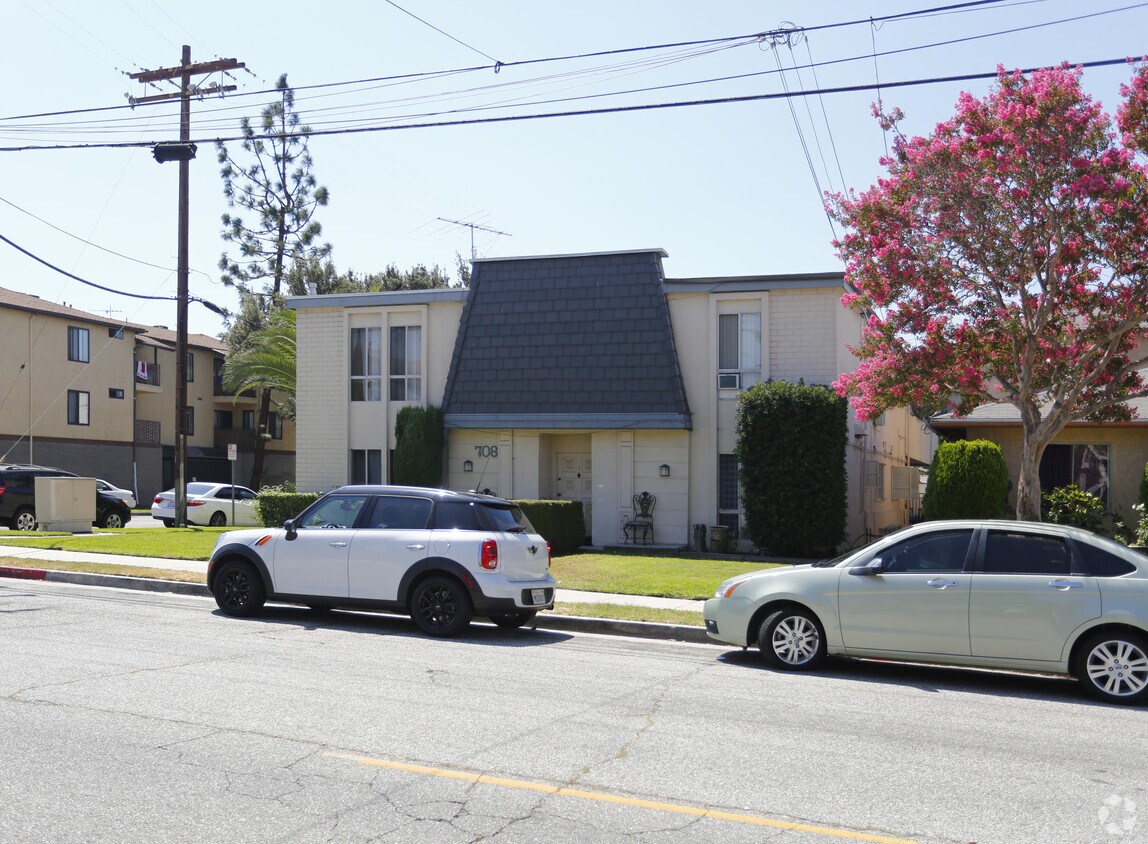Building - 708 E Lomita Ave