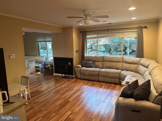 Building Photo - 630 Valley Stream Cir