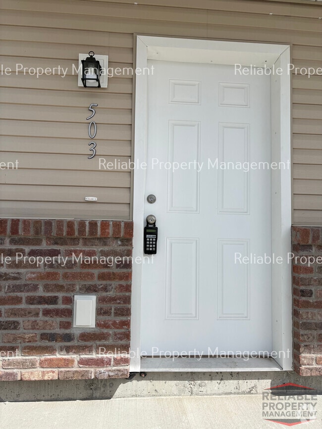 Building Photo - 2015 Lawrence Ln