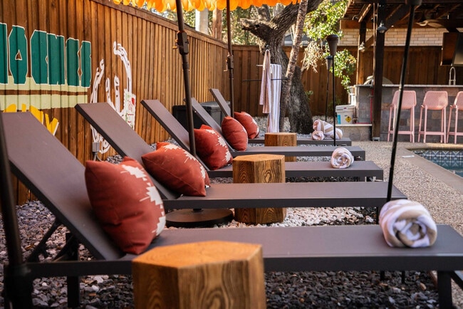 Foto del edificio - 12511 Chapel Bell St