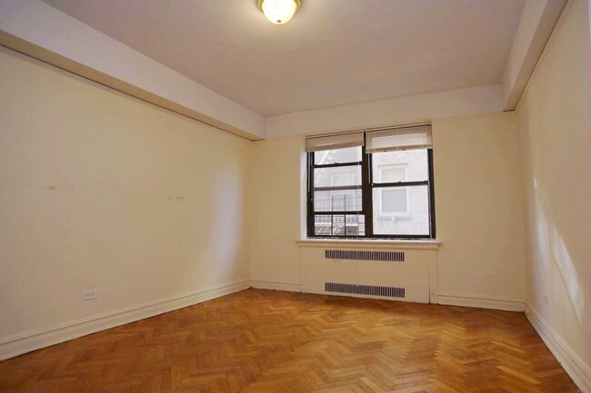 Foto del edificio - 529 E 235th St