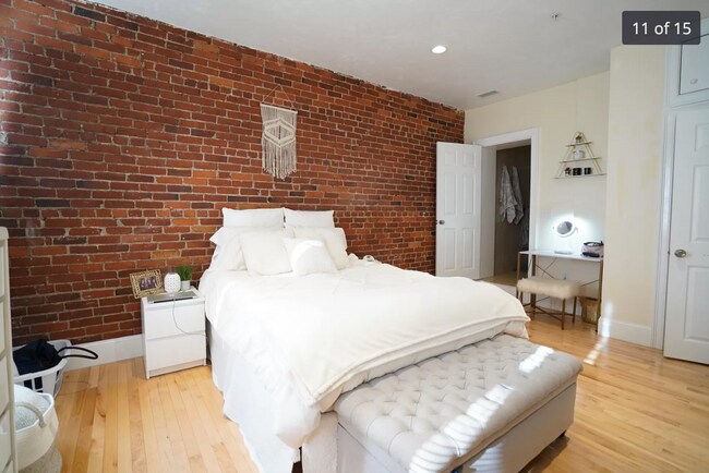 Foto del edificio - Spacious 4 Bed / 2 Bath on Beacon St | Brookline | 9/1