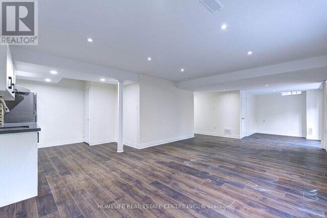 Building Photo - 42 Arrowpoint Dr