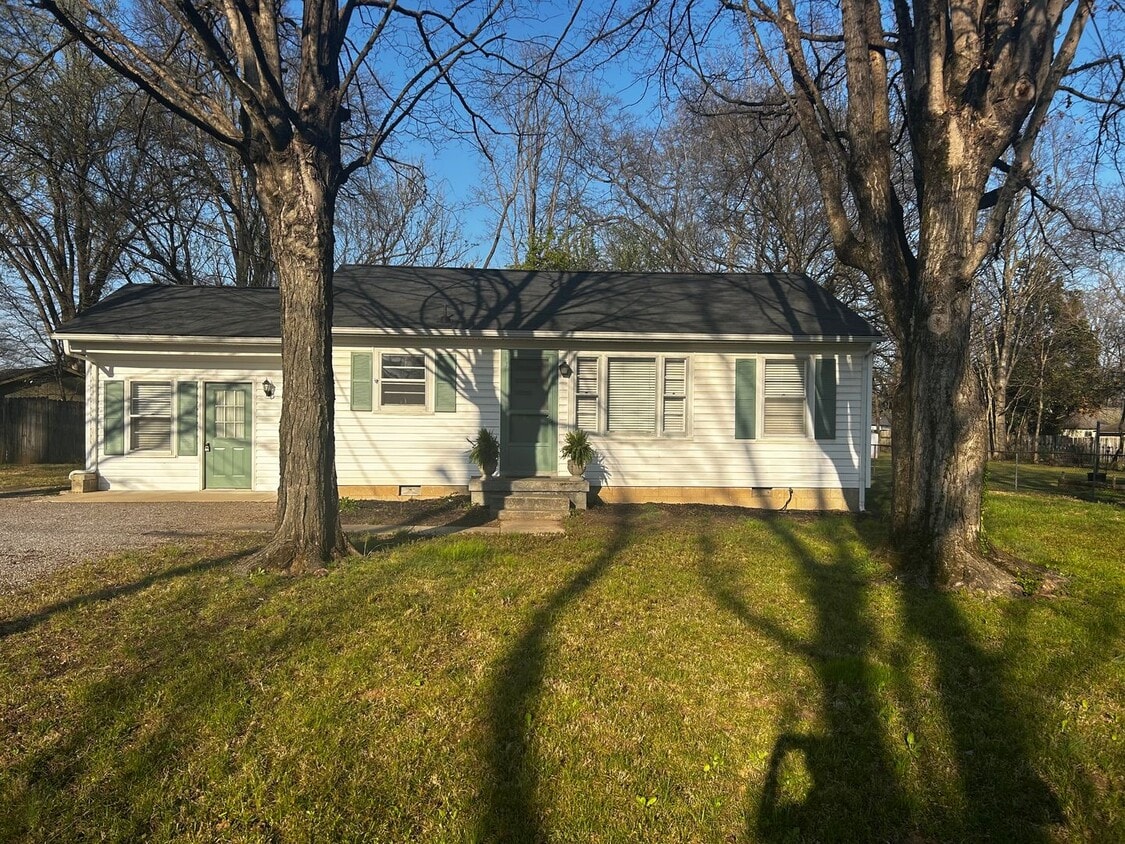 LIve in beautiful downtown Franklin! - LIve in beautiful downtown Franklin!