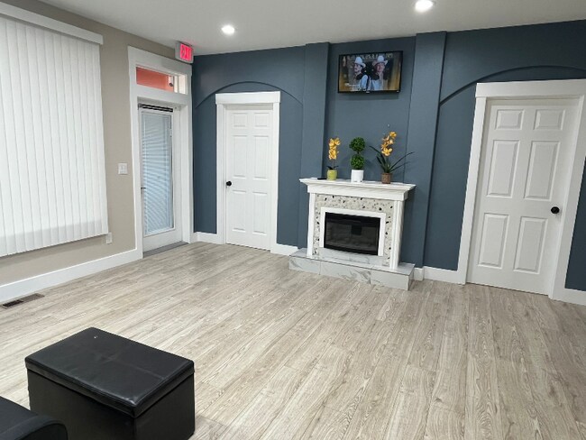 Foto del edificio - 613 W Clark St