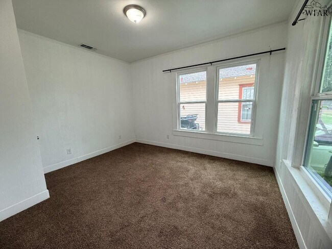 Building Photo - 1301 Taylor St