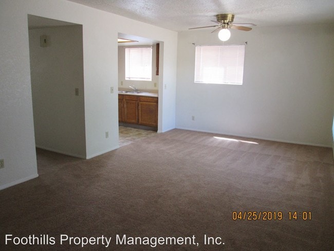 Building Photo - 1301 E Birch St