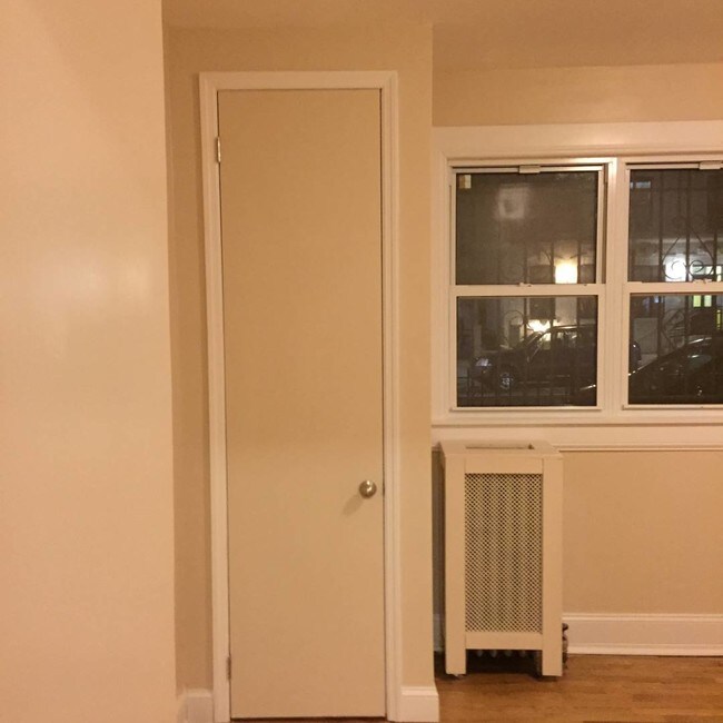 Building Photo - 1202 Rogers Ave