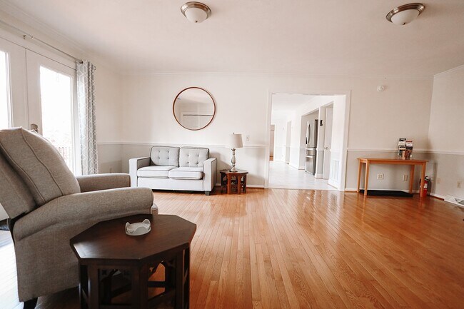 Foto del edificio - 589 Moore Rd