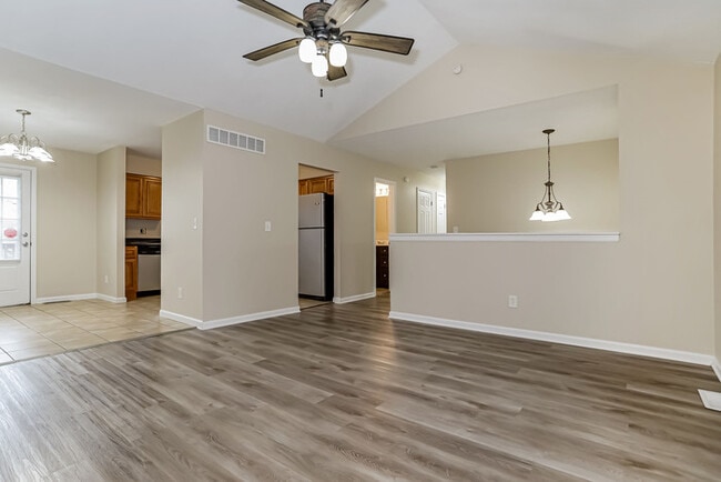 Building Photo - 706 Autumn Dr