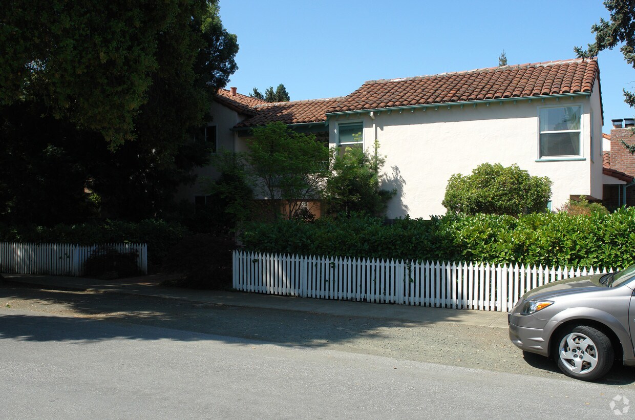 Building Photo - Village Cuesta