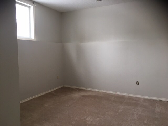 Photo du bâtiment - 2 Bed 1 Bath Unit in Olds, AB