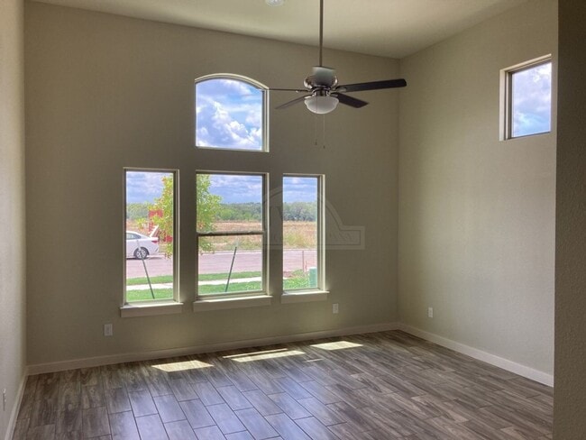 Building Photo - 5007 White Rose Dr