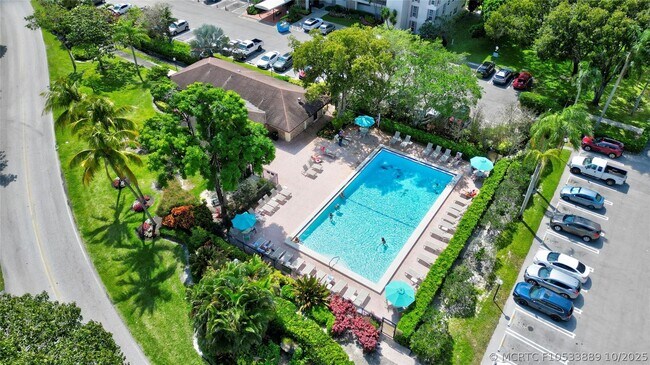 Foto del edificio - 3050 N Palm Aire Dr