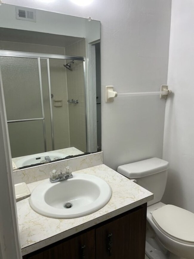 Foto del edificio - 2 Storey home with 2 Bed 2 full Bathrooms ...