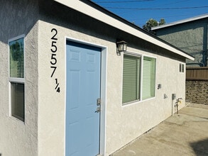 Building Photo - 2557 W Ave 31