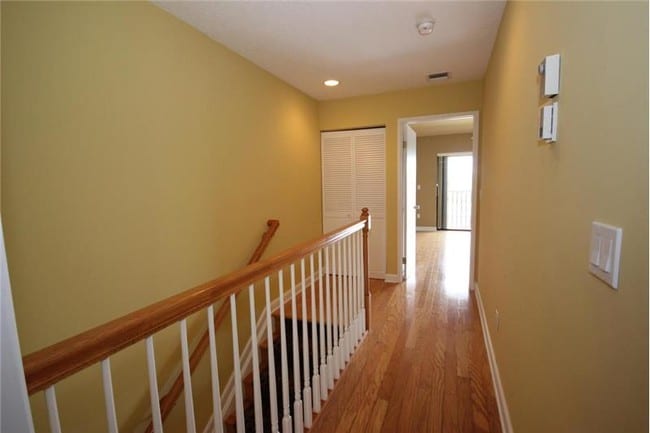 Building Photo - 240 Captains Walk