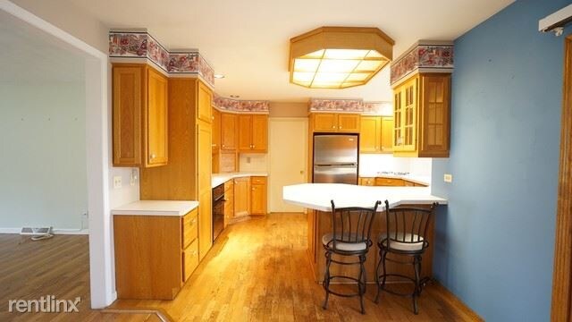 Building Photo - 4 br, 3 bath House - 5 Summit Street