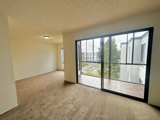 Building Photo - $500 Move In Special!! One Bedroom Condo i...