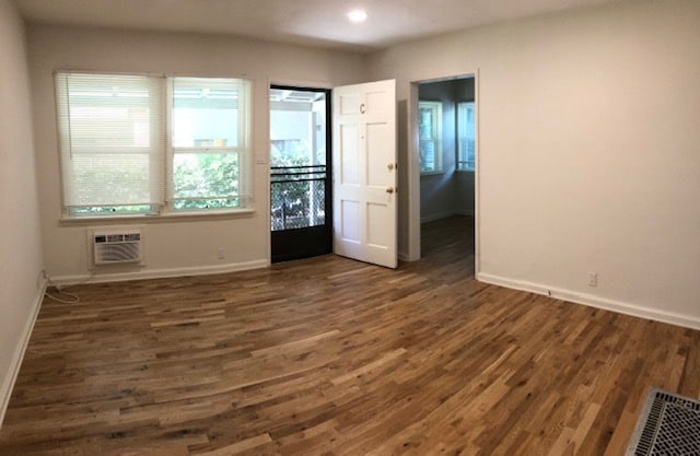Building Photo - 452 E Angeleno Ave