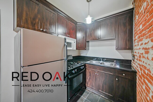 Building Photo - 716 S Berendo St