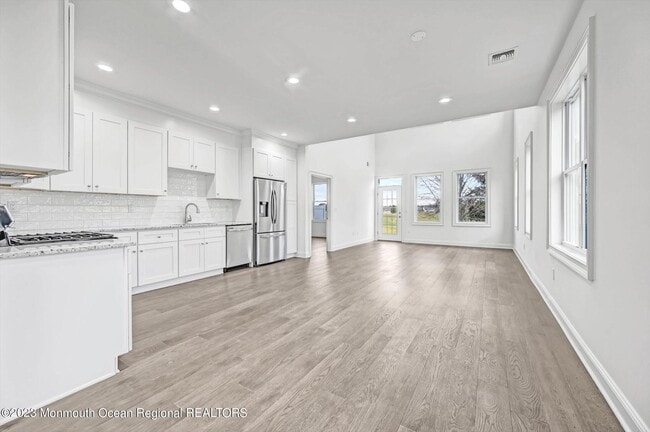 Building Photo - 111 Hedgerow Ln