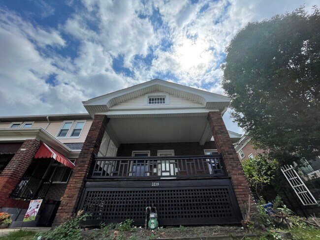 Building Photo - Available April 2026 - 2 Bedroom Home in Dormont w/ Central AC and Off-Street Parking Pad!