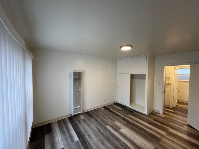 Building Photo - 408 W El Camino St