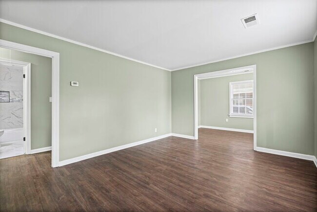 Building Photo - 4 Bedroom In Colonial Acres