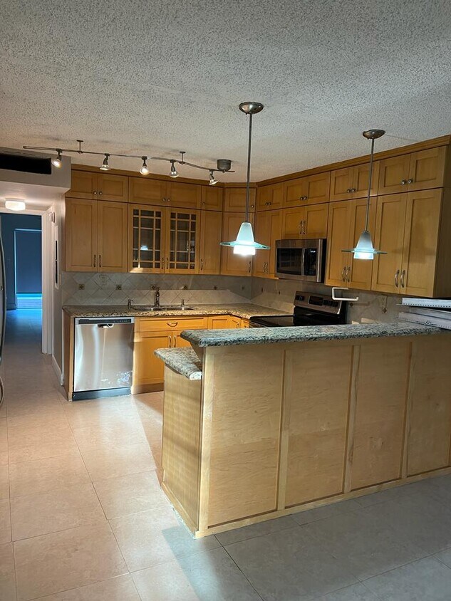Primary Photo - 4011 N Meridian Ave