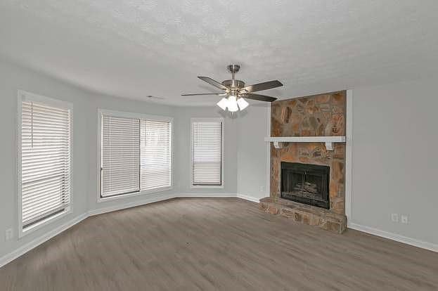 Building Photo - 1250 Della Way