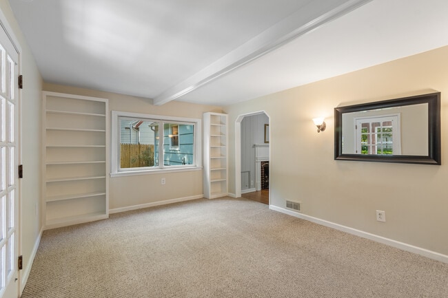 Building Photo - 45 Hartfeld Dr