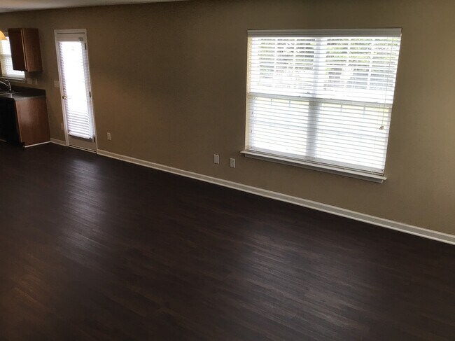 Building Photo - 2 Glenrose Court
