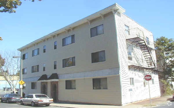 Primary Photo - 112-114 Amory St